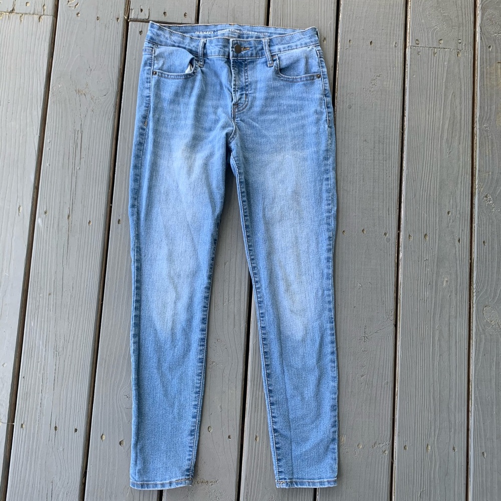 Old navy light wash mid-rise skinny jeans